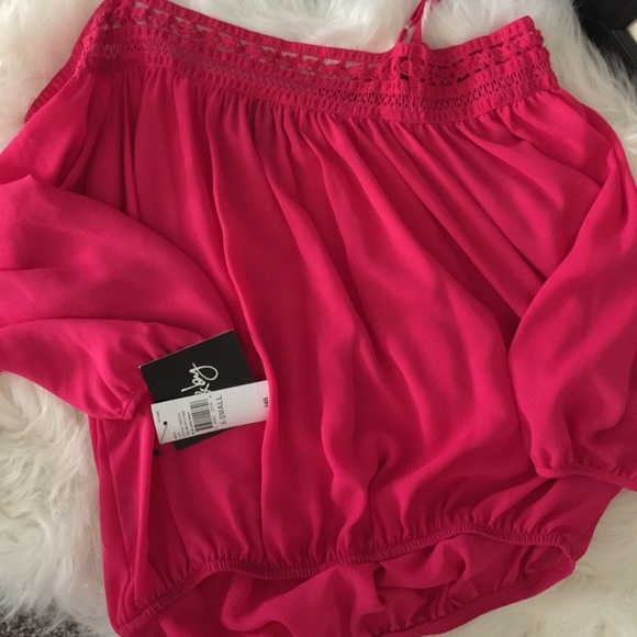 NWT ELEGANT TOP - Picture 6 of 8