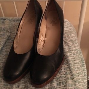 Oh Deer! Black pumps with red sole