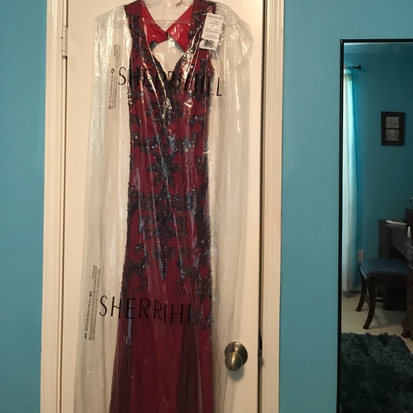 WINE RED PROM/FORMAL DRESS - Picture 2 of 6