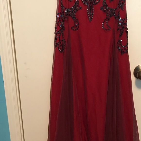 WINE RED PROM/FORMAL DRESS - Picture 3 of 6
