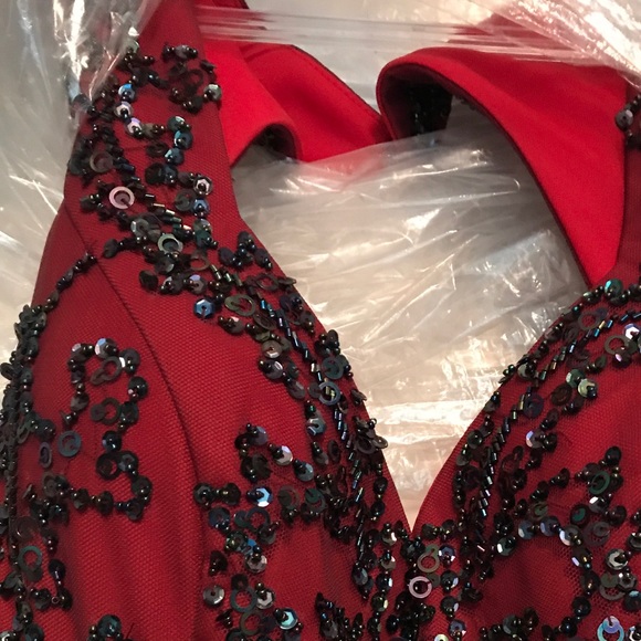 WINE RED PROM/FORMAL DRESS - Picture 4 of 6