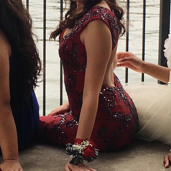 WINE RED PROM/FORMAL DRESS - Picture 6 of 6