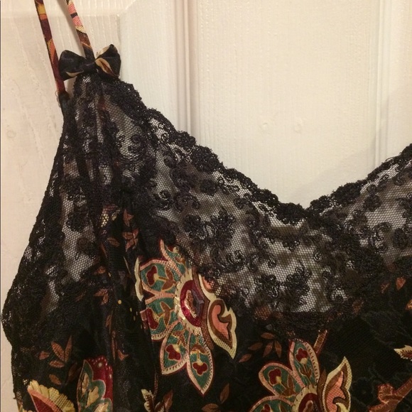 vintage 90s VS floral satin & lace slip - Picture 2 of 3