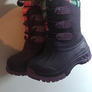 Snow boots