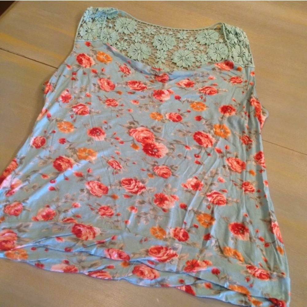💲SOLD💲Deb Sleeveless Shirt L