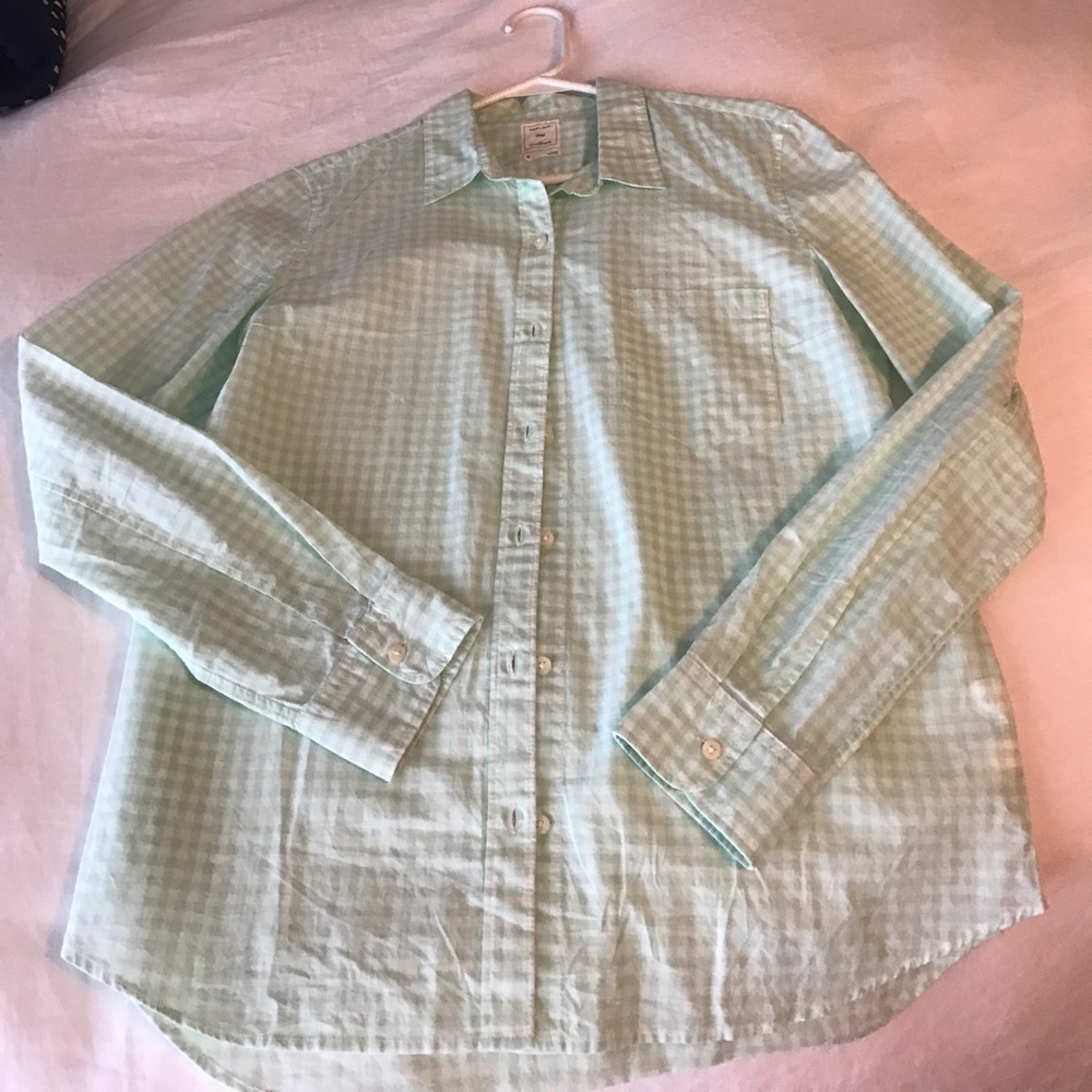 Gap fitted boyfriend shirt. Size medium.
