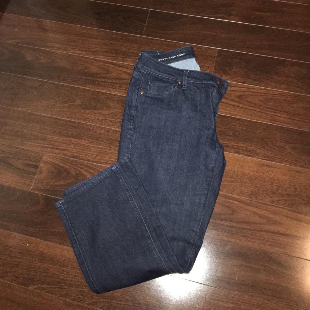 LOFT Curvy Kick Crop Jeans