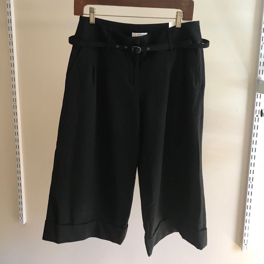 Black belted dress capris