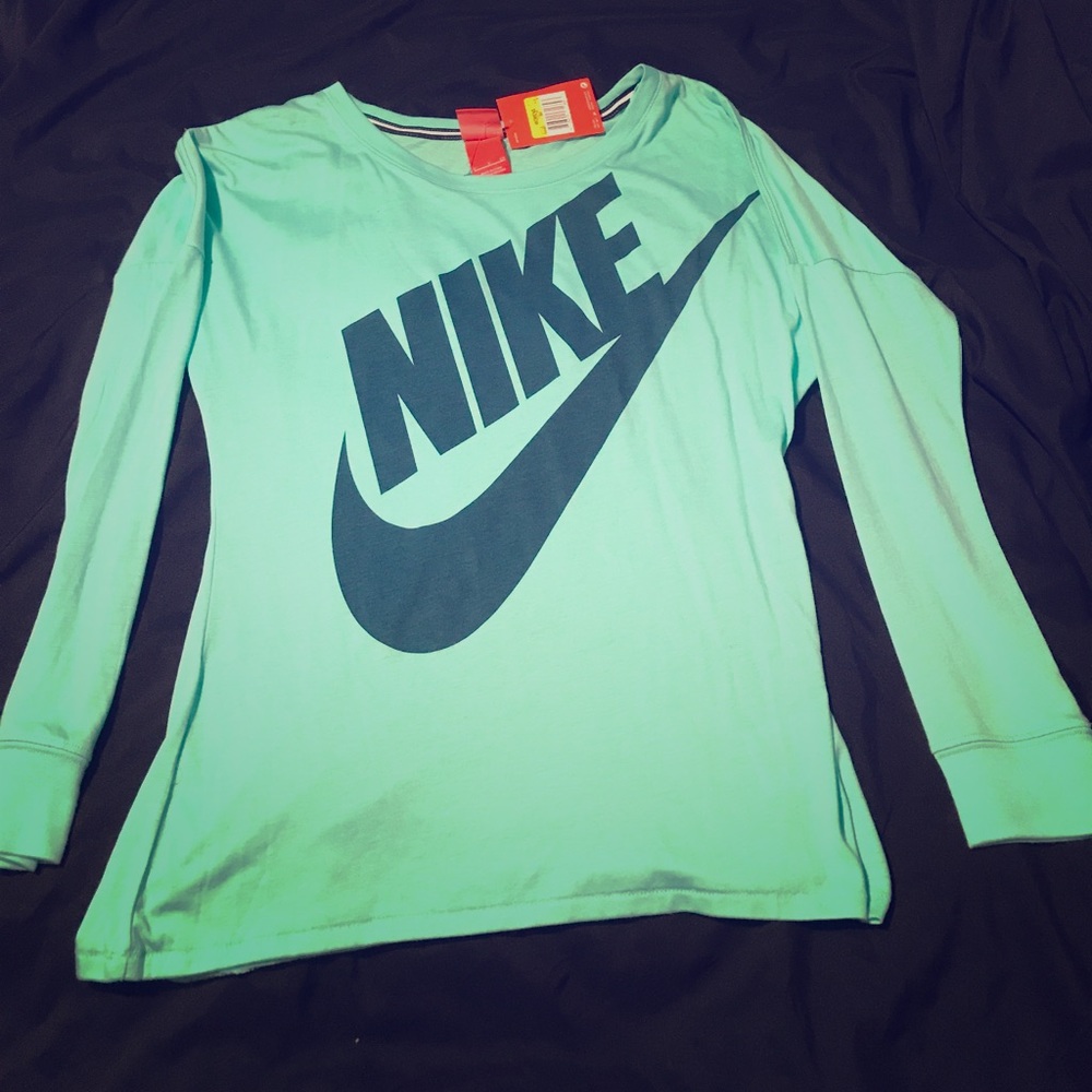 Nike quarter sleeves shirt