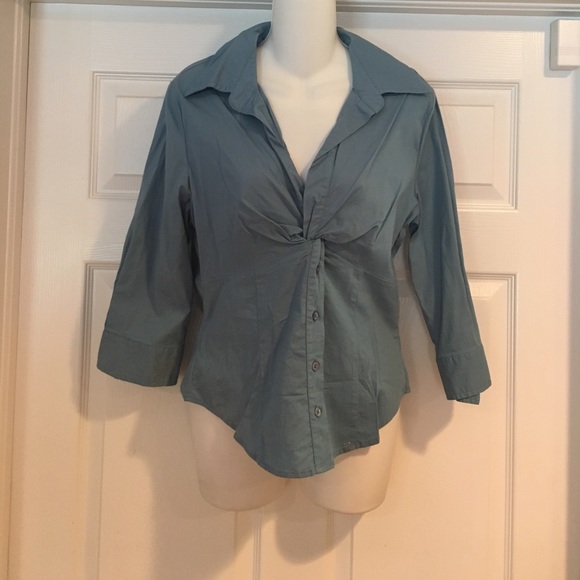 Parallel quarter length sleeve button down top - Picture 1 of 4