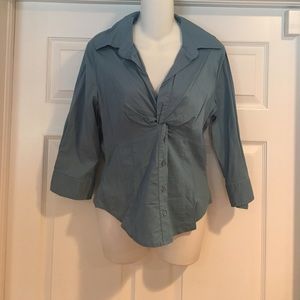 Parallel quarter length sleeve button down top