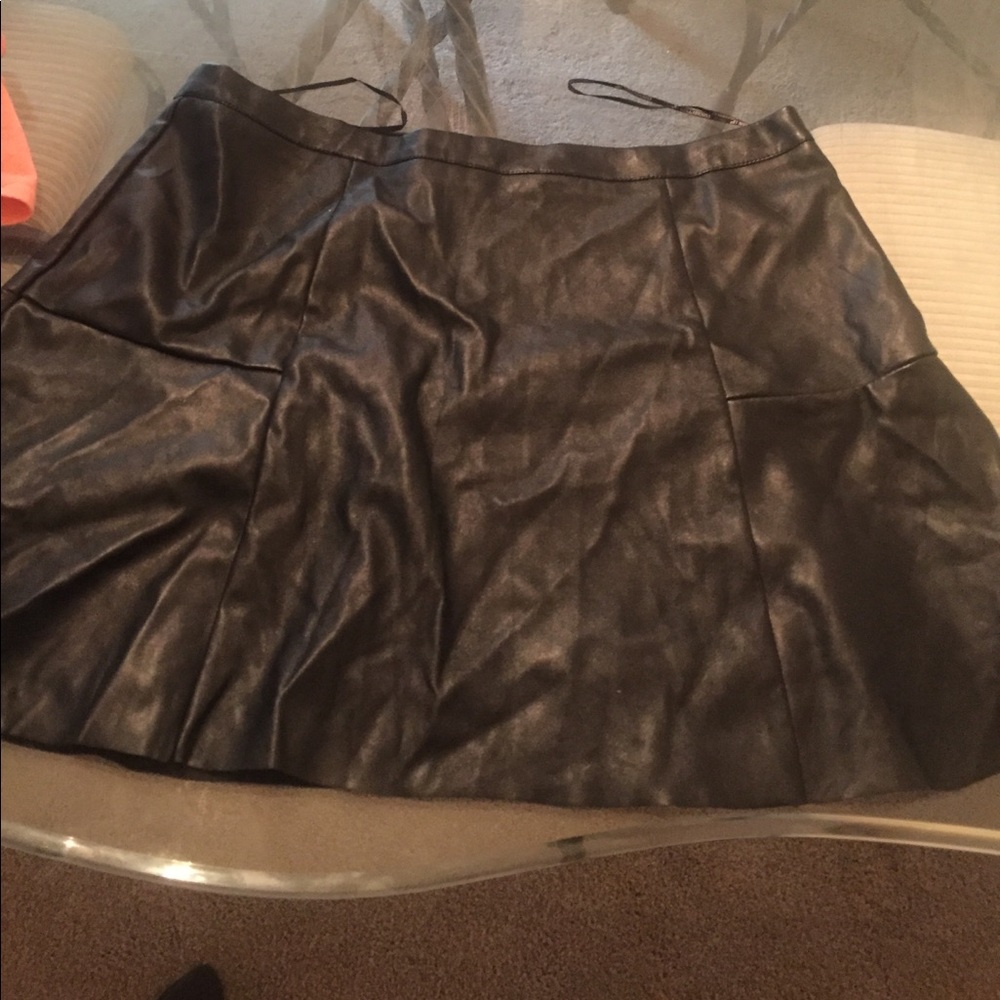 Black leather skirt ,never worn like new