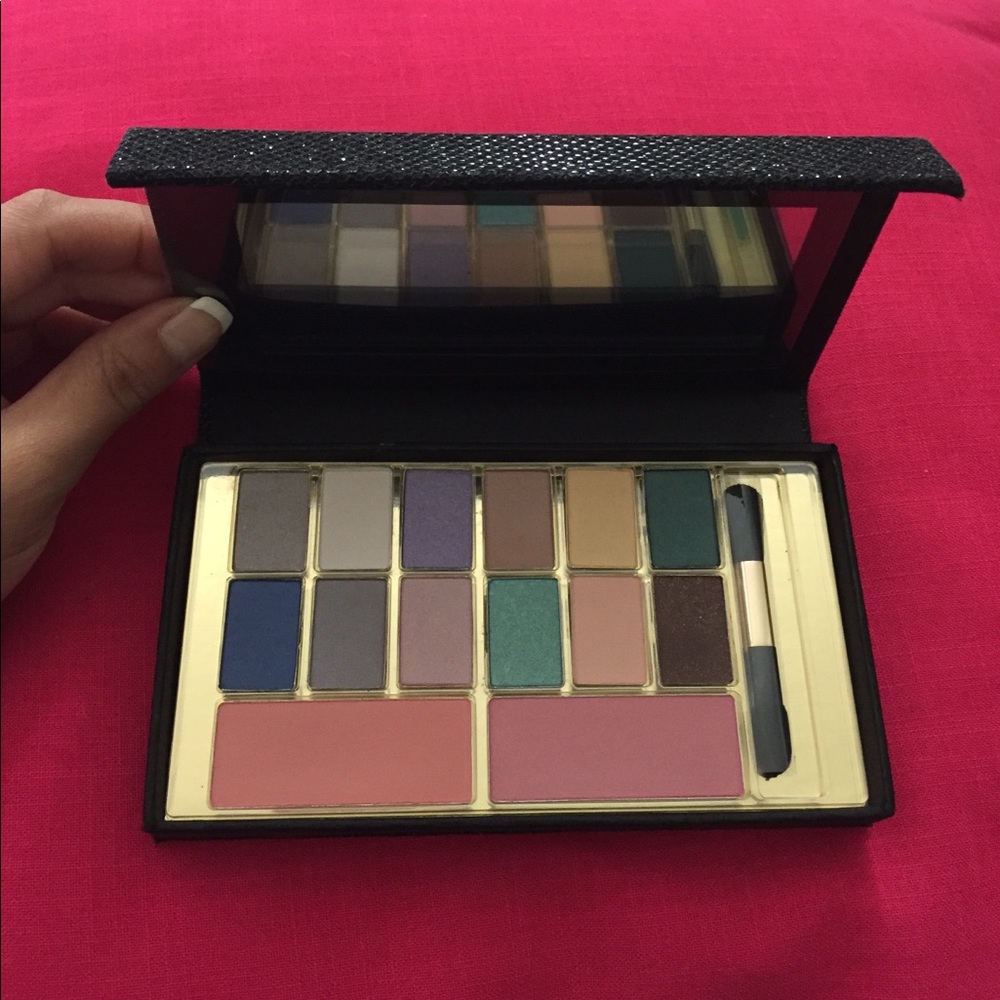 ❌SOLD❌ Elizabeth Arden Makeup Palette Red Croc Set