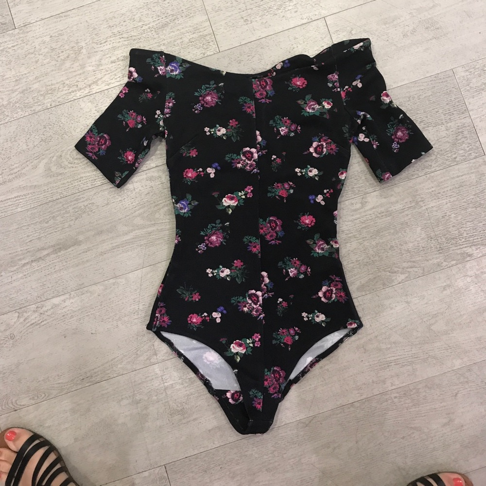 H&M off shoulder black with flowers NWT size 2