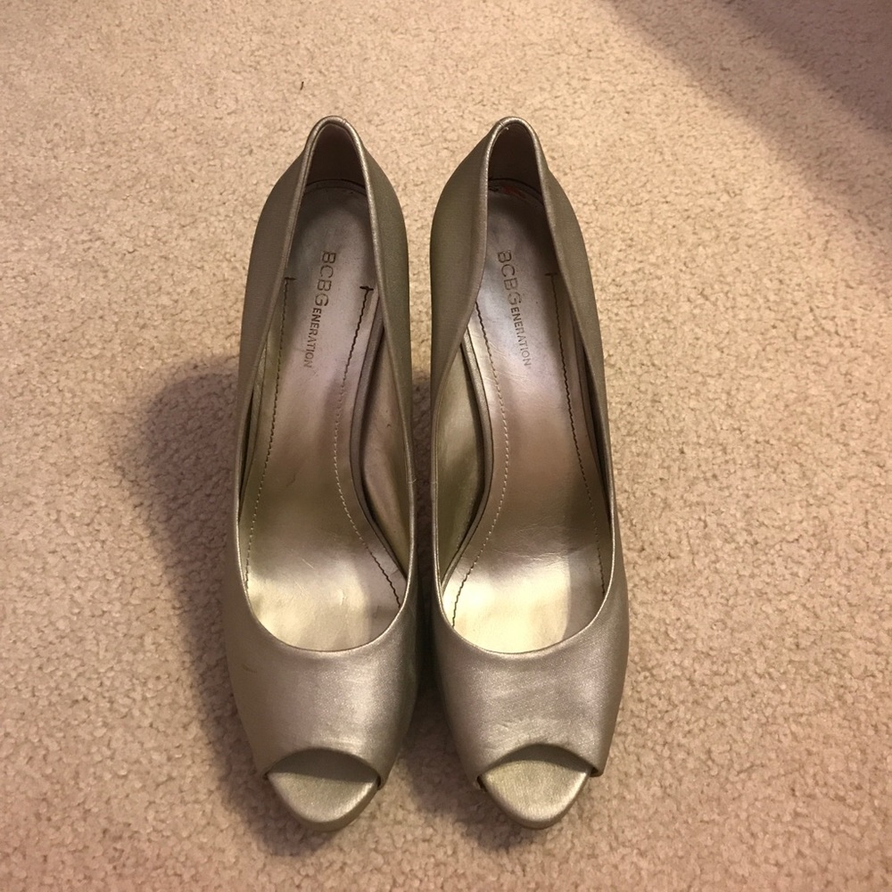 BCBG generation gold high heels 9 1/2
