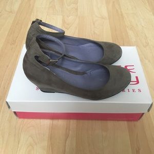 Chinese Laundry gray wedge with ankle tie