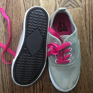 Girls shoes