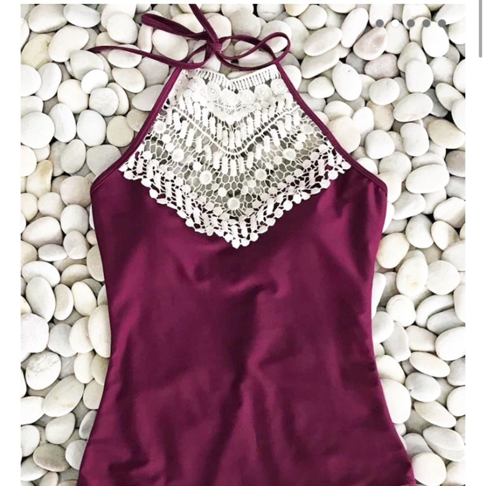 CUPSHE ONE PIECE SWIMSUIT- WINE HALTER