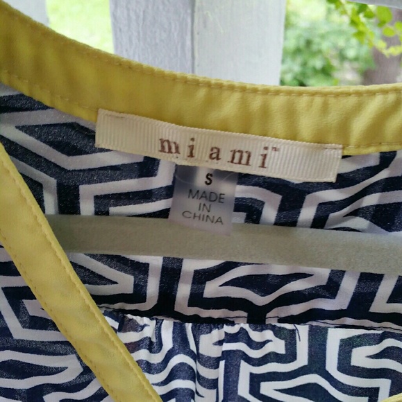 Top - Picture 2 of 2