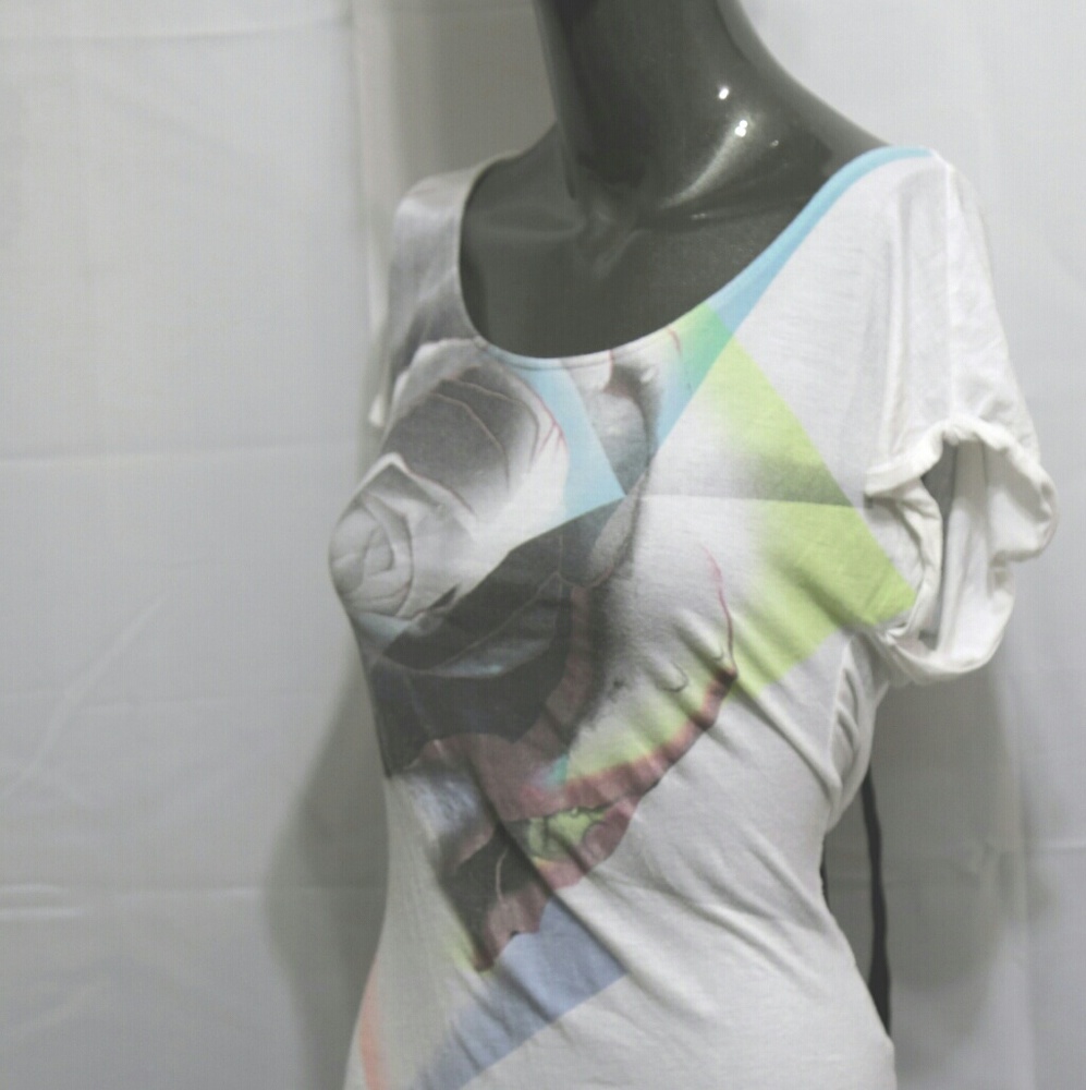 T-shirt by Guess white low neck