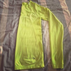 Old Navy Active go-dry semi fit long sleeve shirt