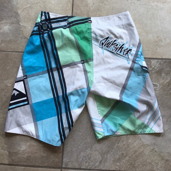 QuikSilver Board shorts: Like new - Picture 2 of 3