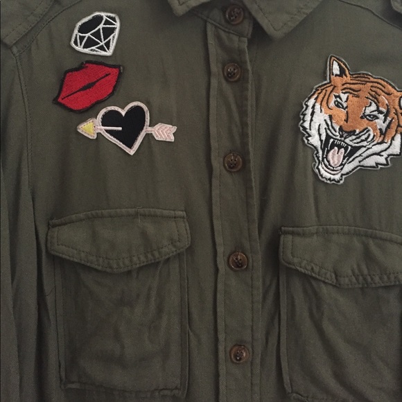 Button up shirt - Picture 2 of 4