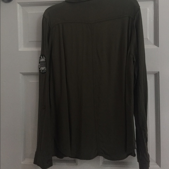 Button up shirt - Picture 3 of 4