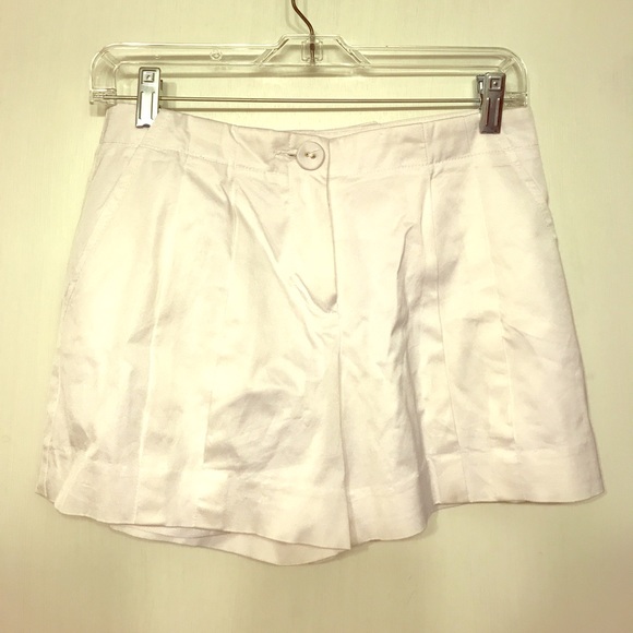 NWOT white Trina Turk shorts size 2 - Picture 1 of 3