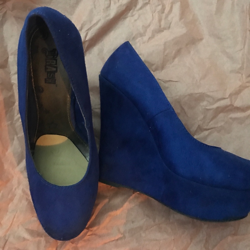 Velvet wedges