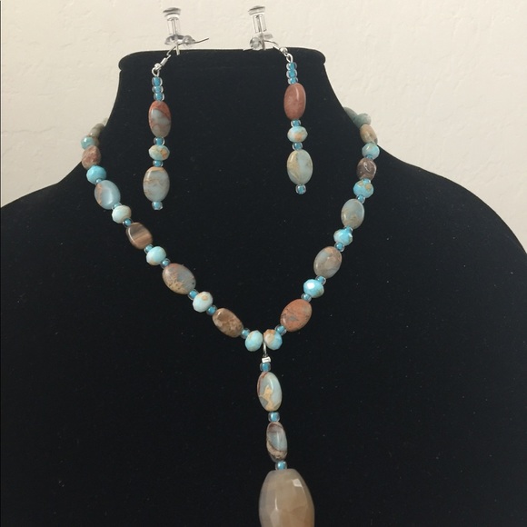 Necklace and earrings - Picture 1 of 3