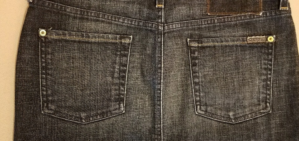 7 For All Mankind - Picture 2 of 3