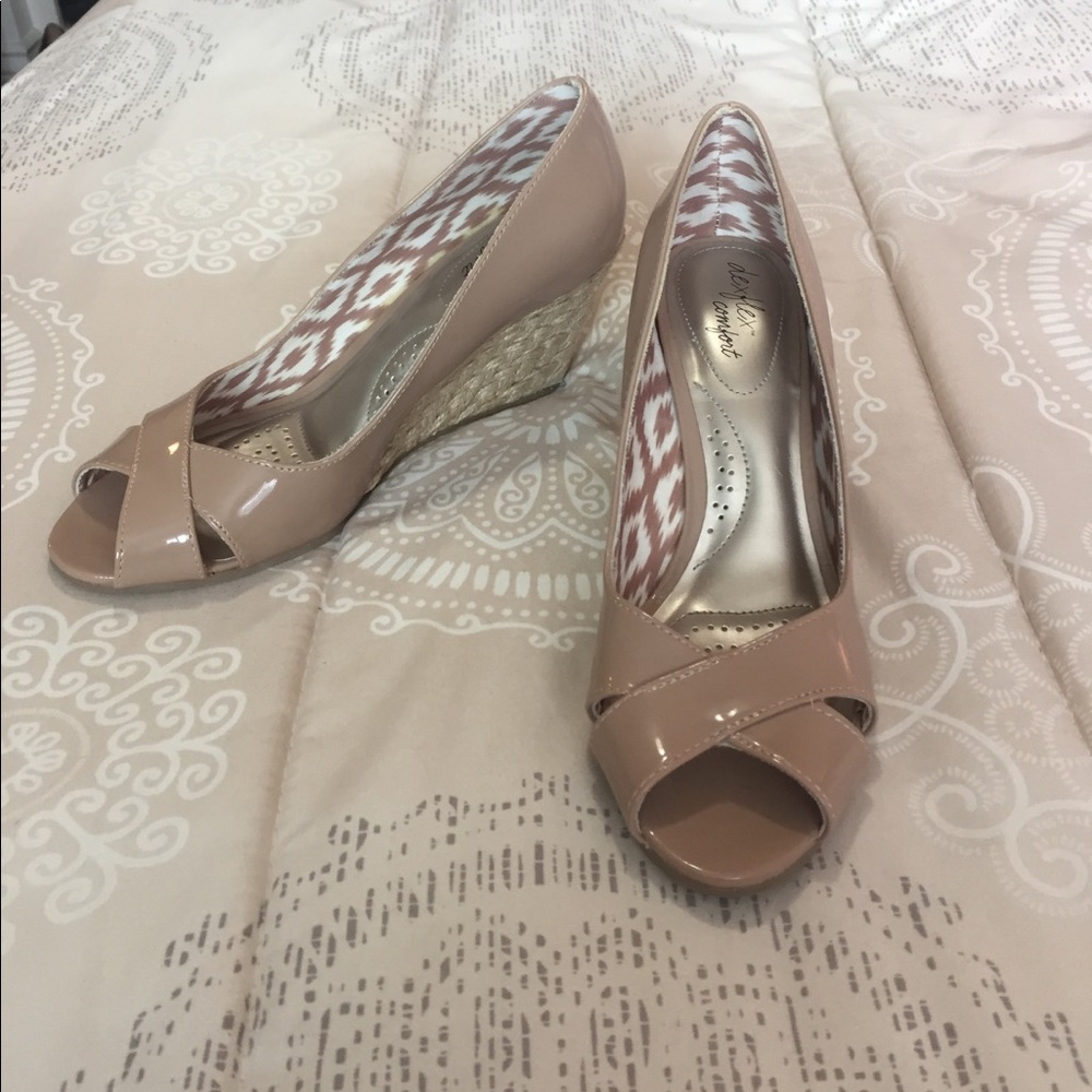 Tan Dexflex Comfort heels/ wedges!