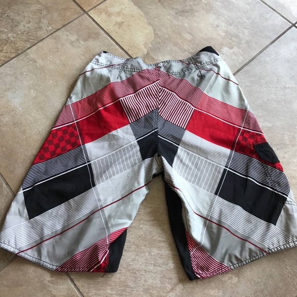 Chalc board shorts like new - Picture 2 of 3