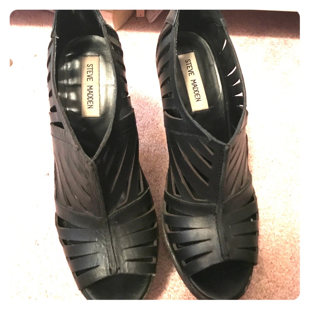 Steve Madden black laser cut wedges