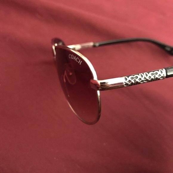 Coach sunglasses with cloth main image 4