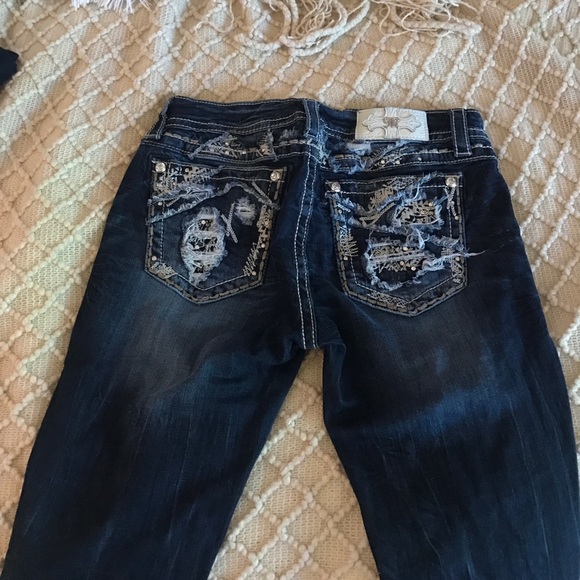 Miss Me Signature Skinny - Picture 2 of 3