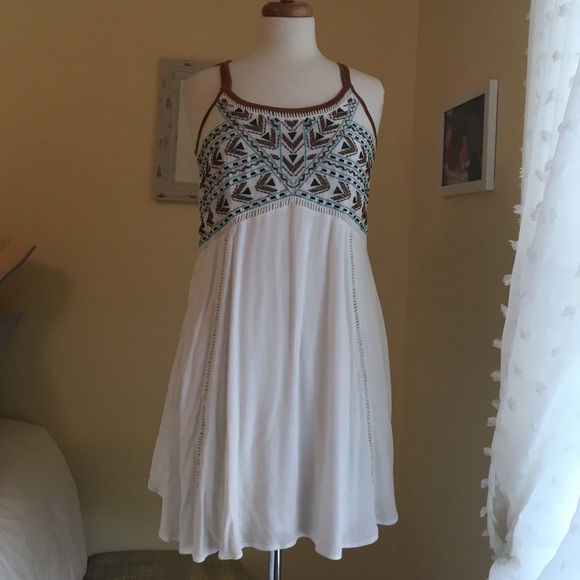 Miss Me Dresses & Skirts - A white dress with pretty designs on the front.