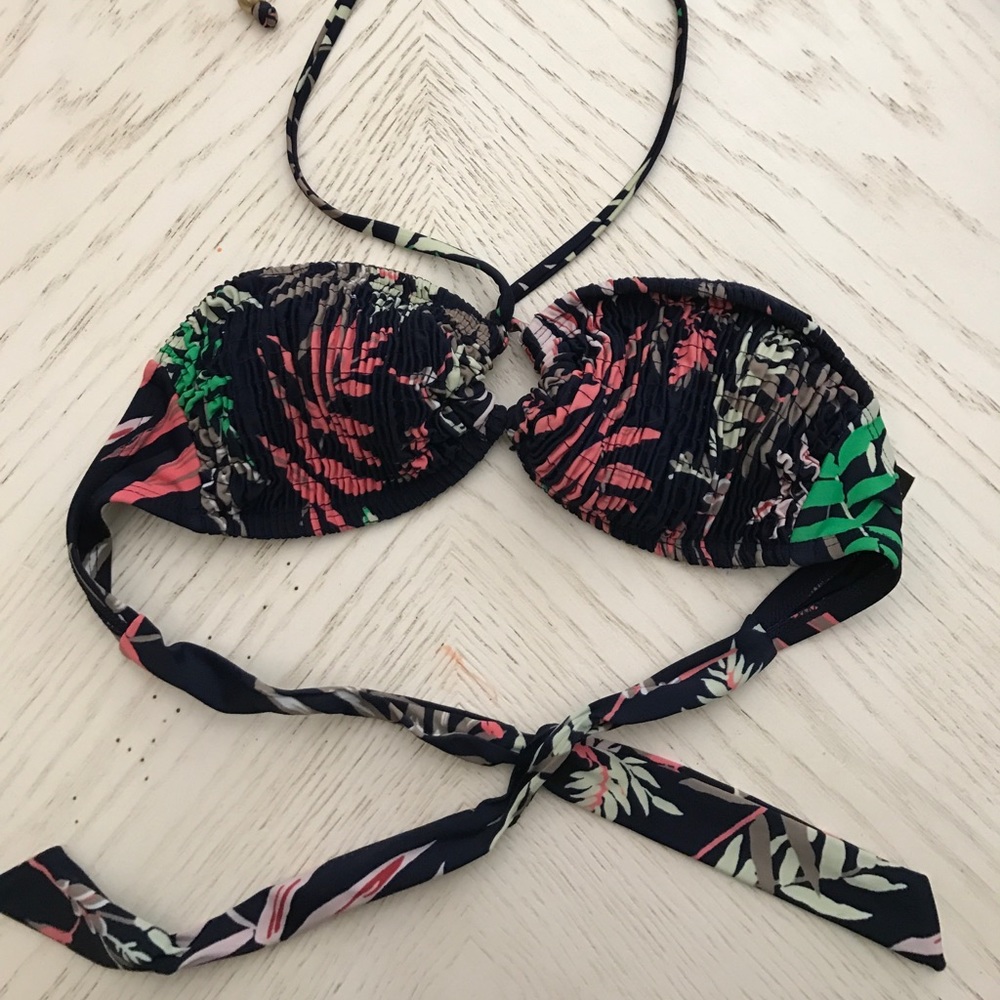 Halter bikini top