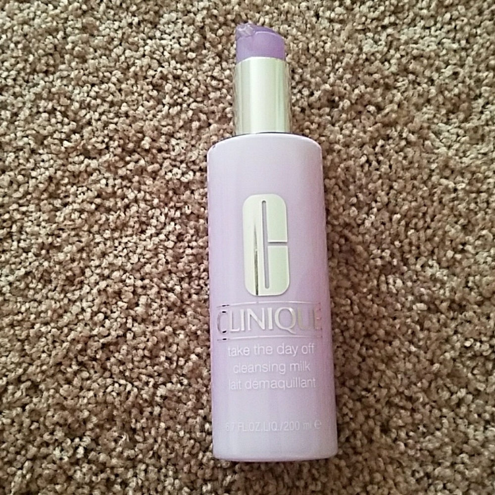 Clinique take the day off cleansing milk