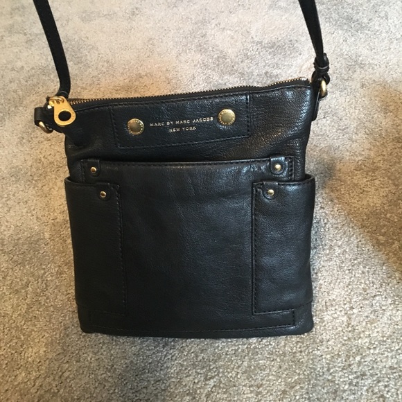 Marc Jacobs Handbags - Marc Jacobs crossbody