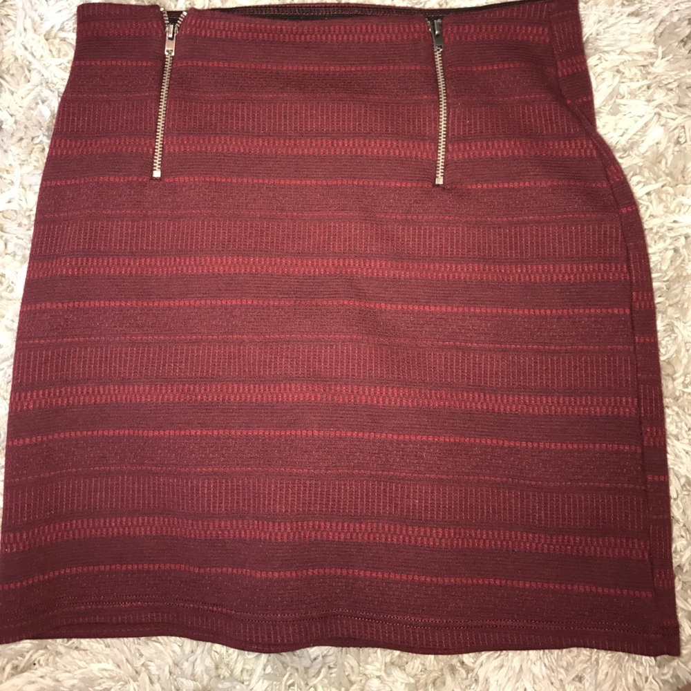 maroon hollister pencil skirt!