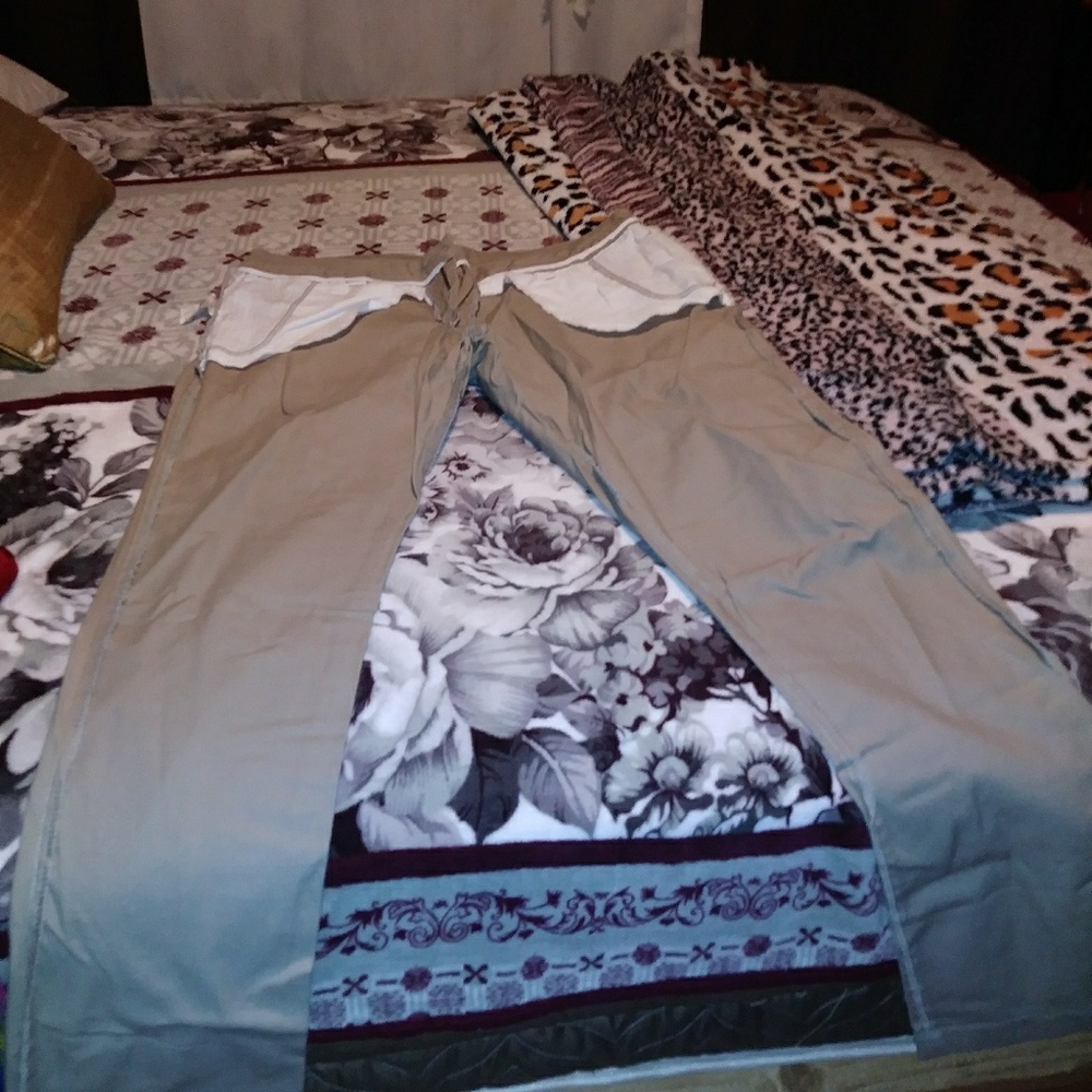 Clothes - Picture 3 of 4