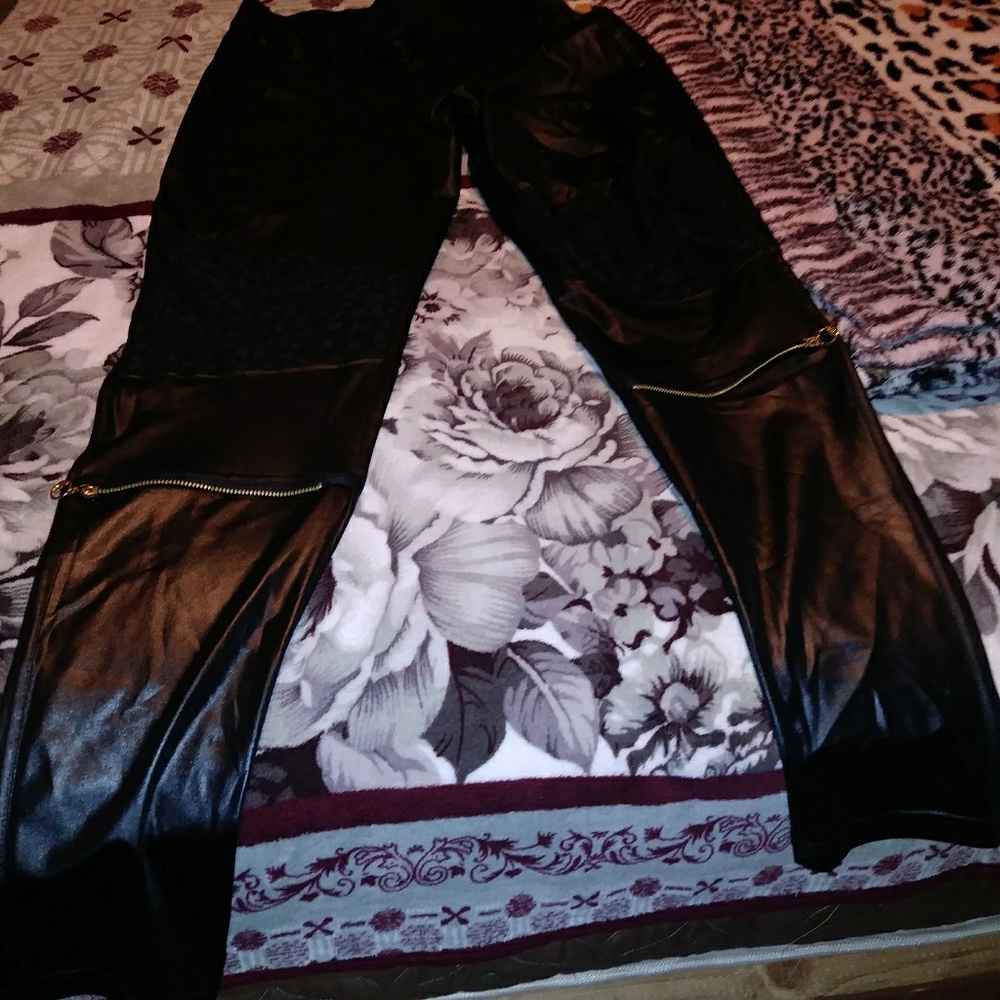 Clothes - Picture 4 of 4