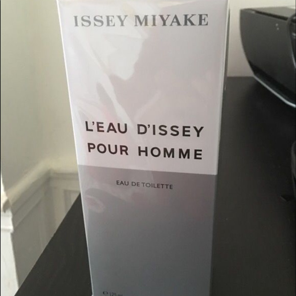 Men's perfume
