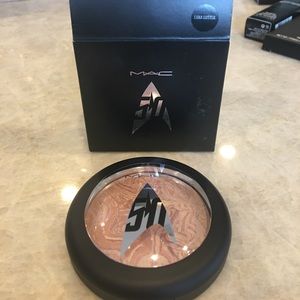 Limited edition fantastic powder.