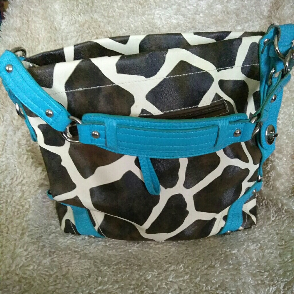 ACCEPTING OFFERS Giraffe and turquoise purse
