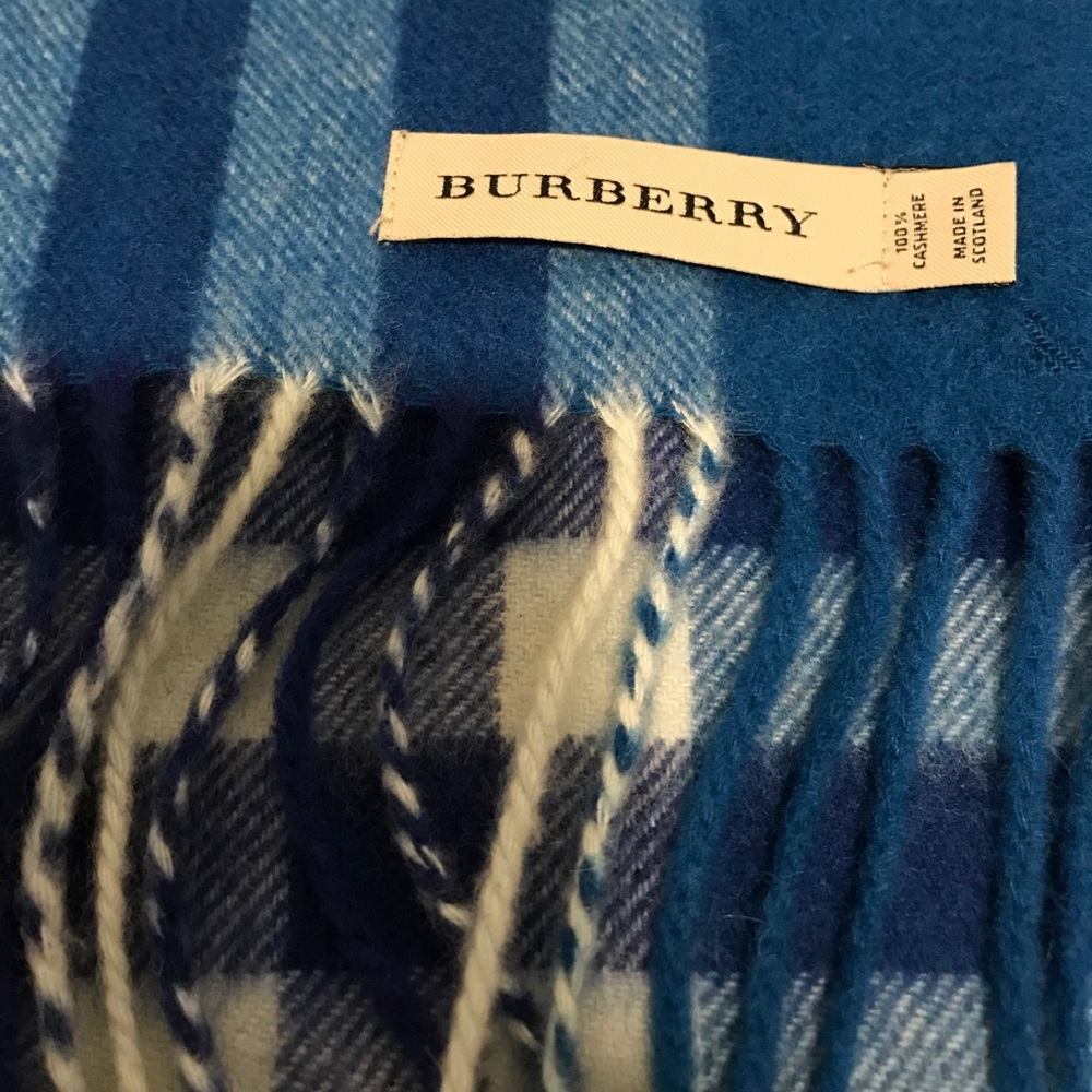 Burberry Scarf (mini classic)