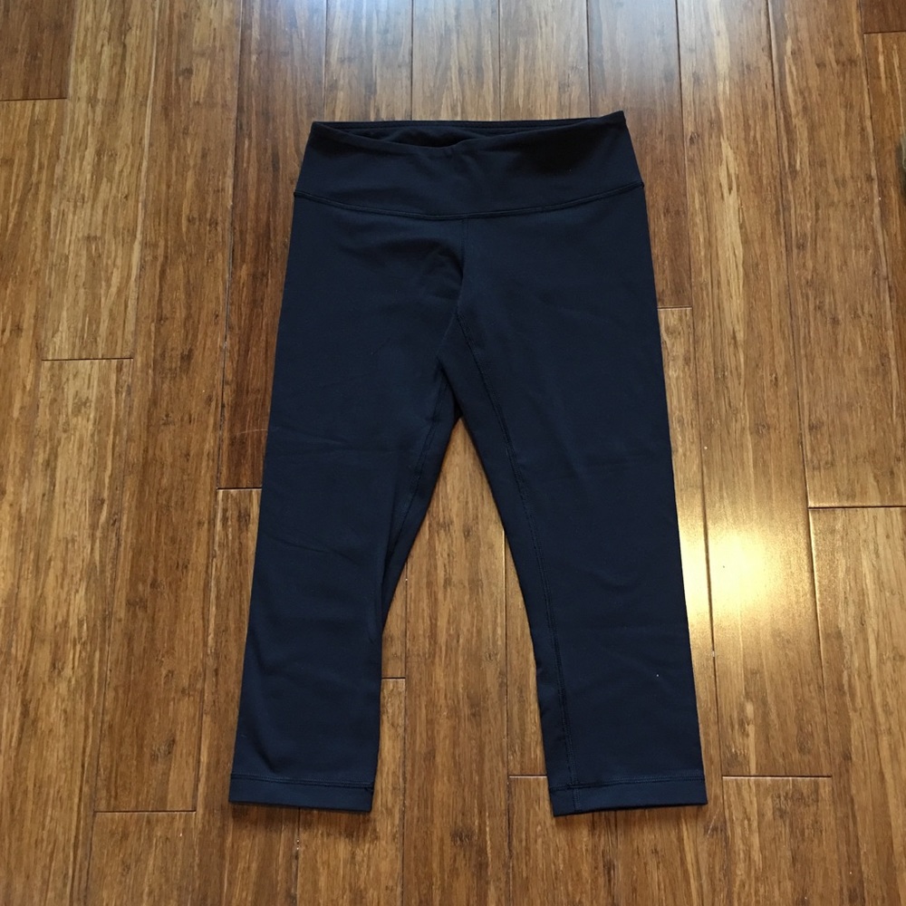 Lululemon black wunder under cropped leggings