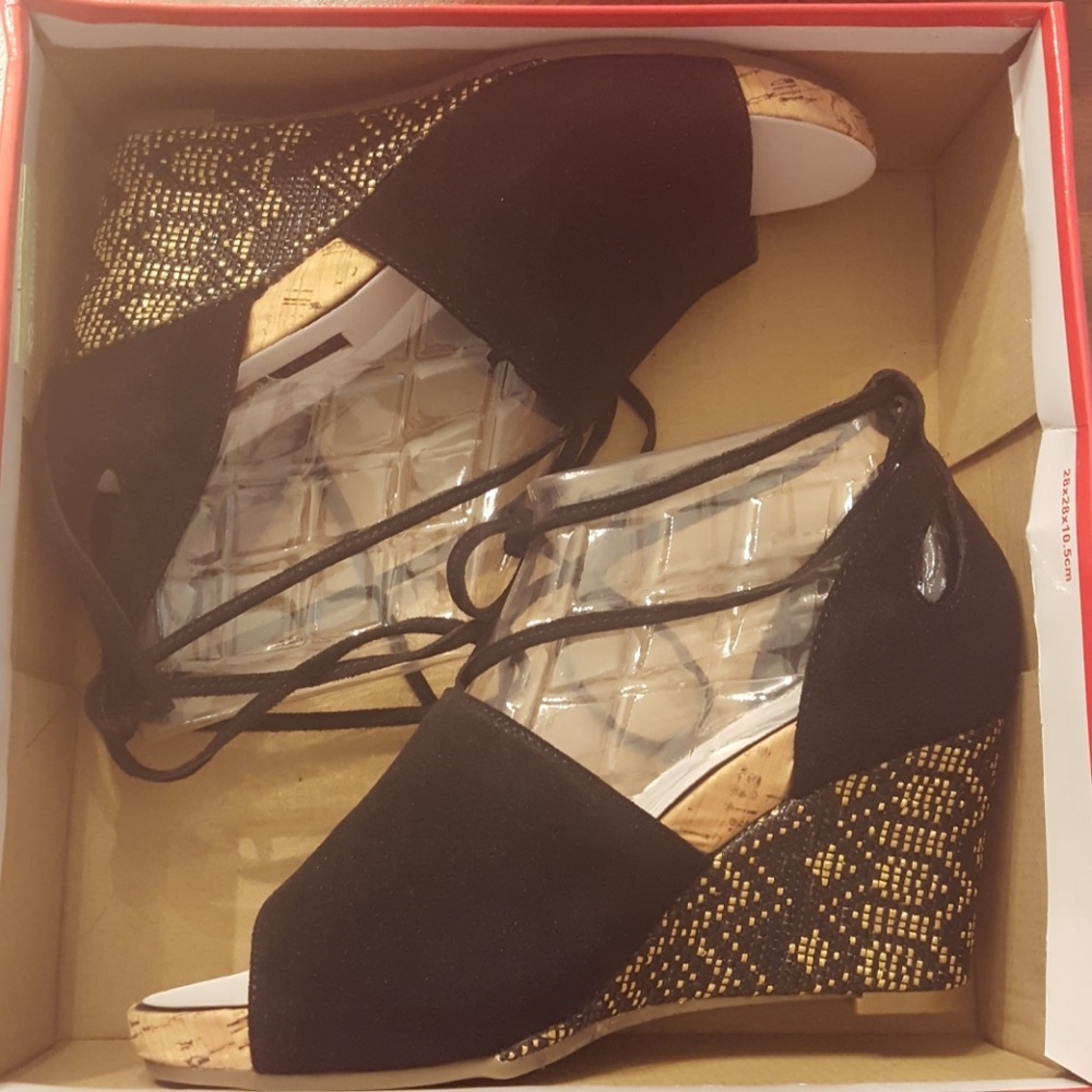 Aerosoles black suede wedges